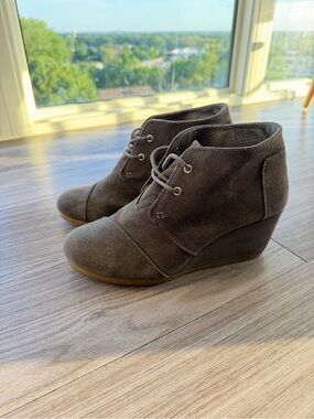 TOMS Desert Wedge Suede Booties